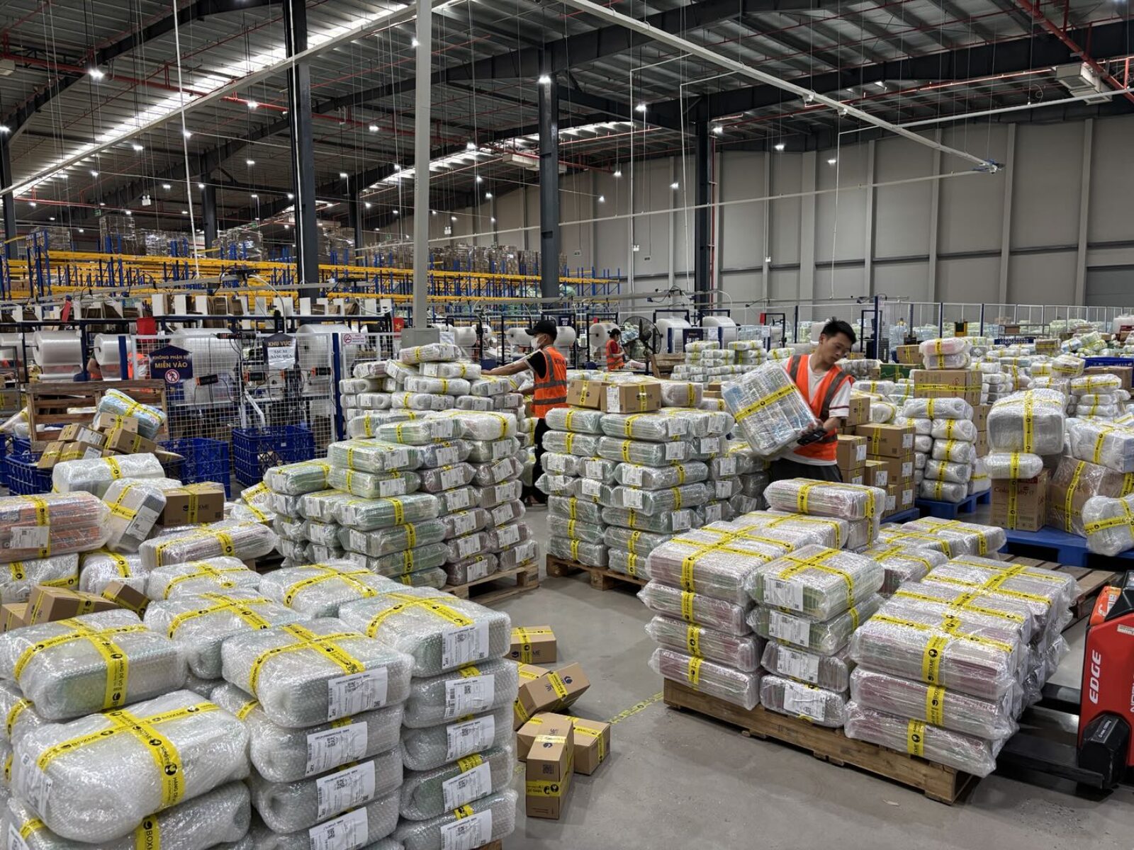 Thương mại điện tử 2026: Cuộc dịch chuyển từ “Cuộc đua giá” sang “Đấu năng lực vận hành”