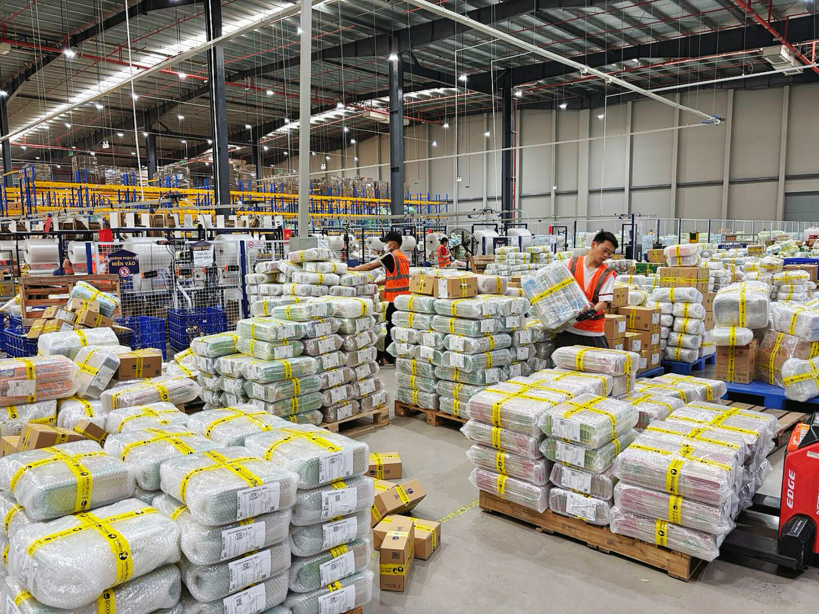 Thương mại điện tử 2026: Cuộc dịch chuyển từ “Cuộc đua giá” sang “Đấu năng lực vận hành”