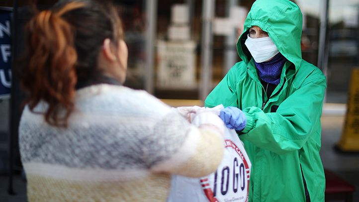 how-and-where-to-volunteer-safely-during-the-pandemic-rm-722x406