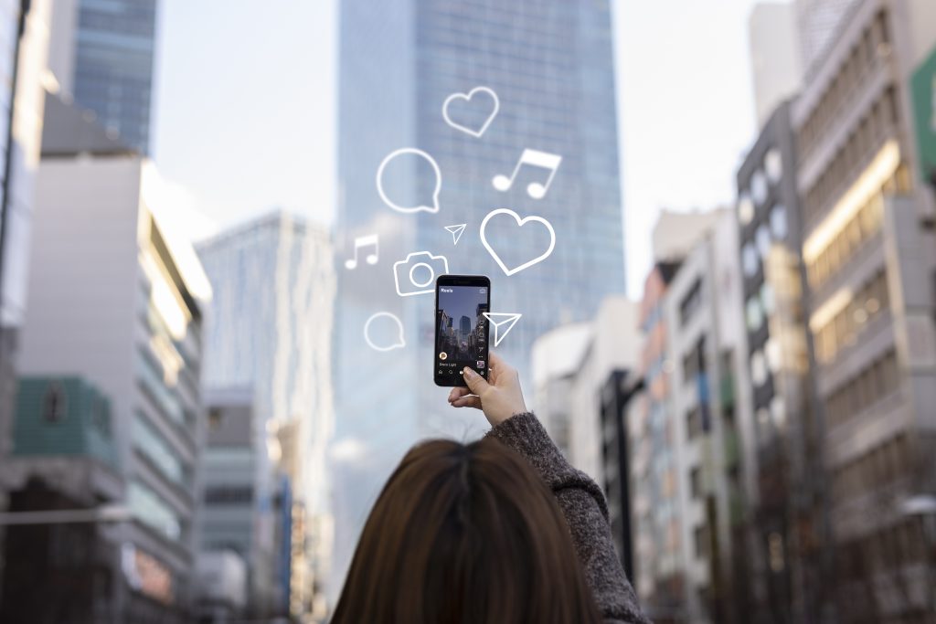 อกหักเรื่องเล็ก ตกเทรนด์เรื่องใหญ่! FOMO Marketing คืออะไร ทำไมผู้คนส่วนใหญ่ต้องตาม อกหักเรื่องเล็ก ตกเทรนด์เรื่องใหญ่! FOMO Marketing คืออะไร ทำไมผู้คนส่วนใหญ่ต้องตาม