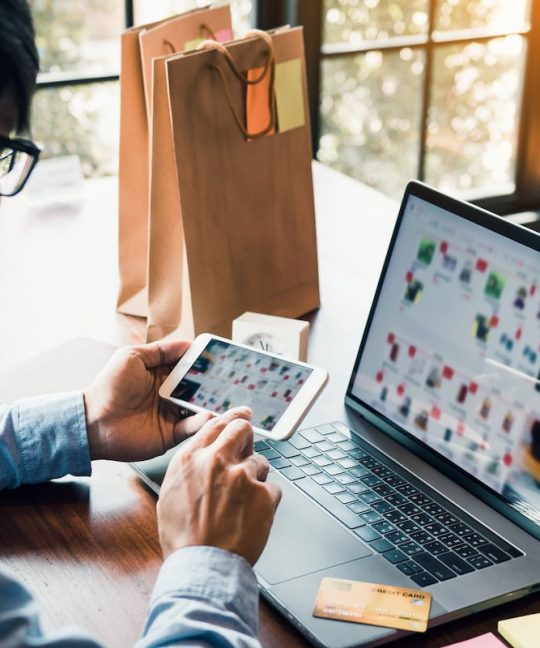 Thương mại điện tử trong FMCG: Vai trò, thách thức và chiến lược kênh phân phối hiệu quả